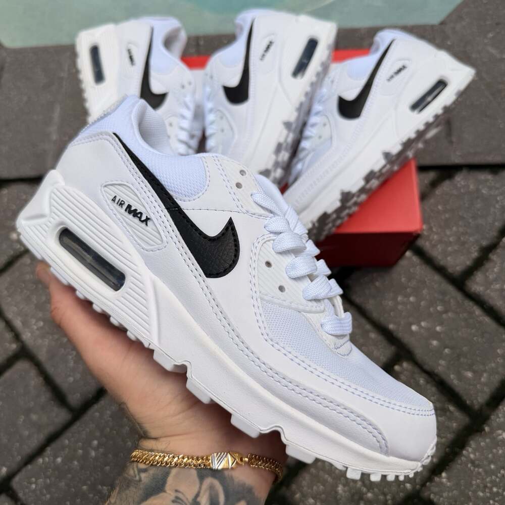NIKE AIR MAX 90 RUNNING WOMENS SIZE 7 WHITE BLACK DH8010-101